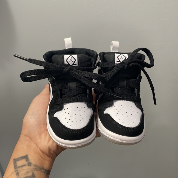 Toddle Jordan 1s - Picture 2 of 3